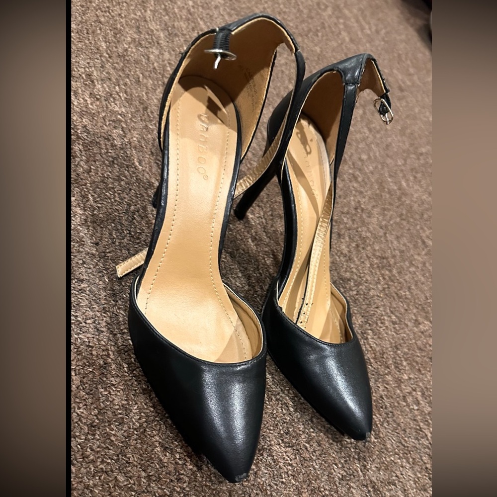EUC Women's Bamboo 8/38 black ankle strap heels sexy comfy dress shoes